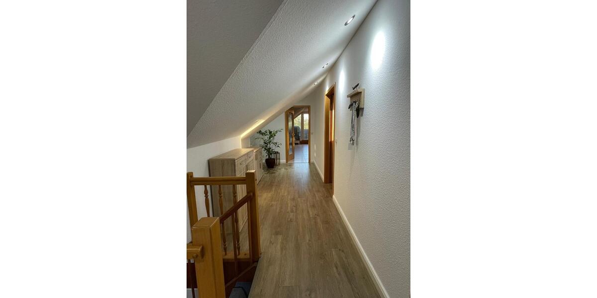 Dachgeschoßwohnung Edemissen - 4 Zimmer, 122 m&sup2;, 900&euro; | Angebot:25804869
