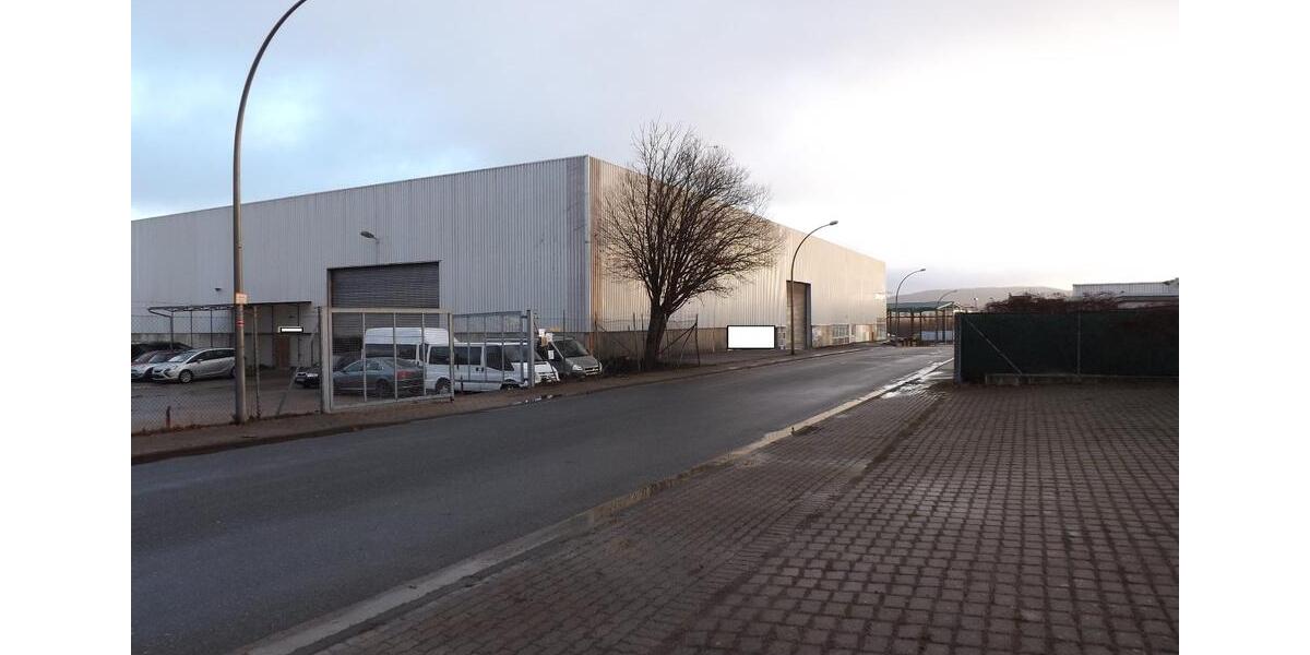 Top AutohausGewerbefläche ca. 1.000 m² + optional 2.185 m² HallenWerkstattfläche in guter Lage von Salzgitter-Bad zimmer