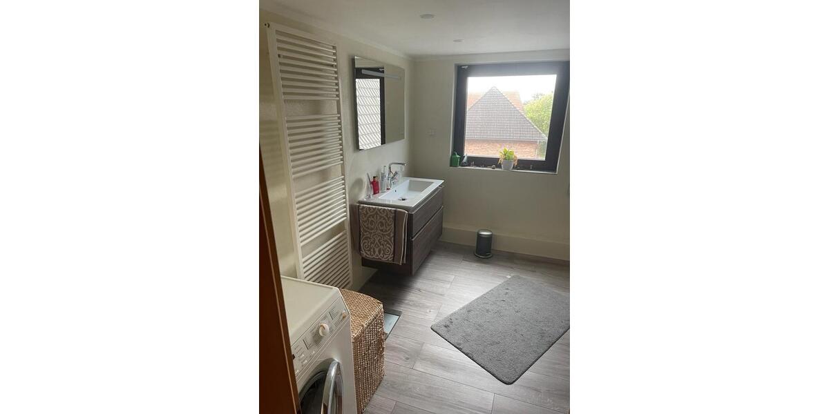 Geräumige Drei Zimmerwohnung im DG 3 zimmer