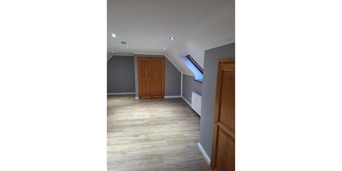 Dachgeschoßwohnung Edemissen - 4 Zimmer, 122 m&sup2;, 900&euro; | Angebot:25804869