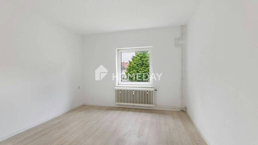 Neu sanierte 3-Zimmer-Wohnung mit überdachtem Balkon in ruhiger Lage