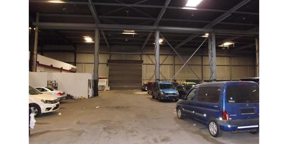 Top AutohausGewerbefläche ca. 1.000 m² + optional 2.185 m² HallenWerkstattfläche in guter Lage von Salzgitter-Bad zimmer
