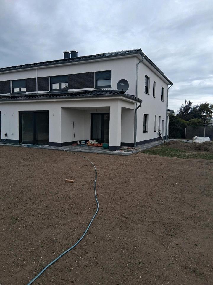 Exklusive Doppelhaushälfte (Neubau)