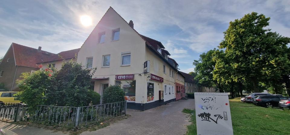 Mehrfamilienhaus mit Gewerbe in Salzgitter—Thiede 15 zimmer