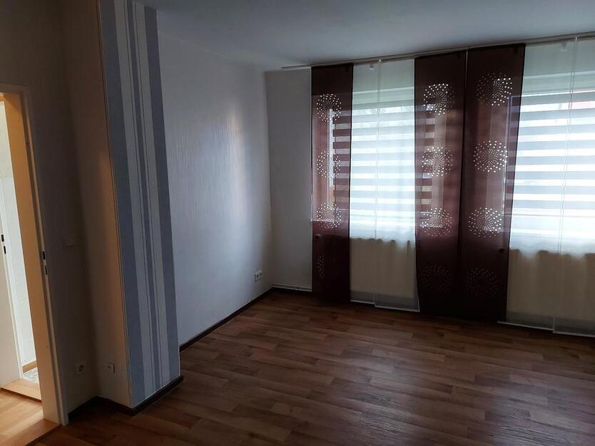 1-Zimmer-Wohnung teilmöbliert zimmer