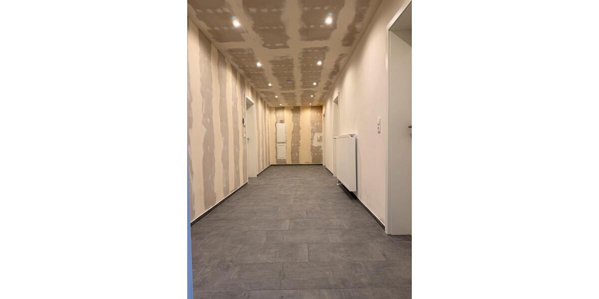 EG Wohnung mit großem Garten in Zwei-Parteien Haus 2.5 zimmer