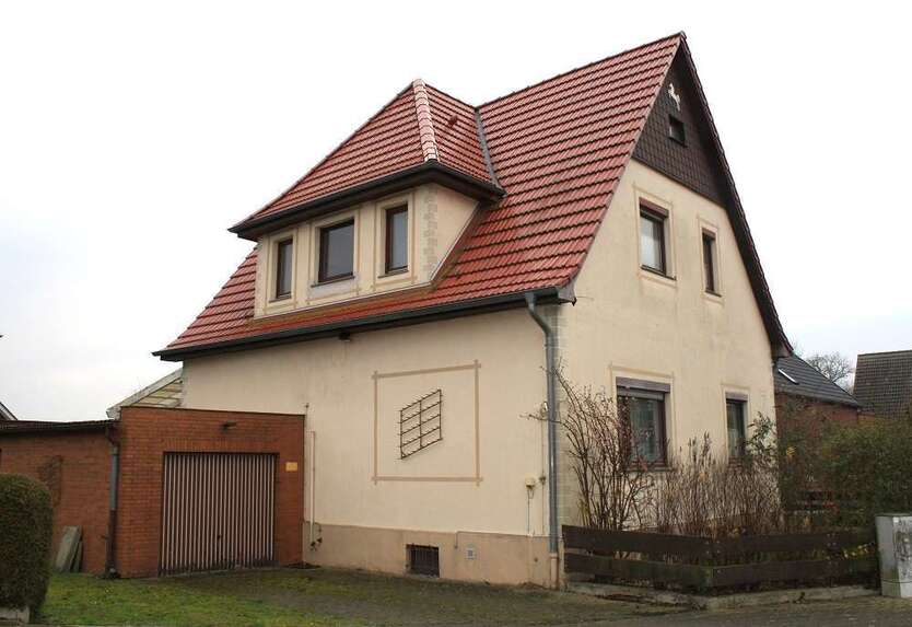 Haus zum Kaufen in Edemissen 258.000 € 184.82 m²