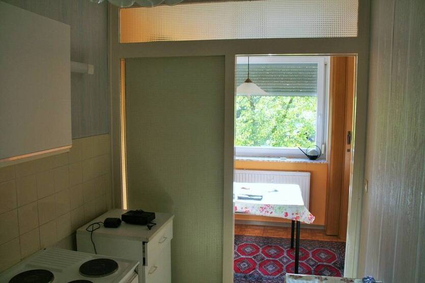 Neuer Preis ..... 2 Zimmer, Balkon plus Garage ... !!!