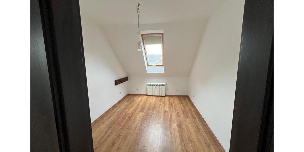 Dachgeschoßwohnung Vechelde - 4 Zimmer, 110 m&sup2;, 950&euro; | Angebot:26235196