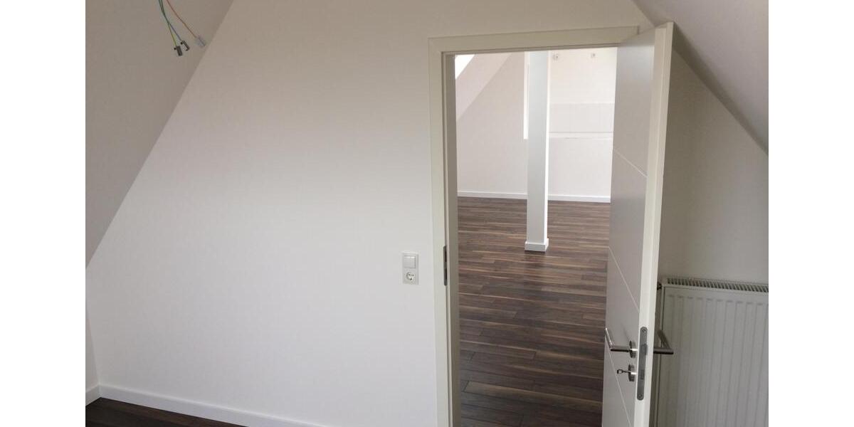 Helle 2,5Zi DG-Whg mit Blick über den Dächern der Stadt v. Privat 2.5 zimmer