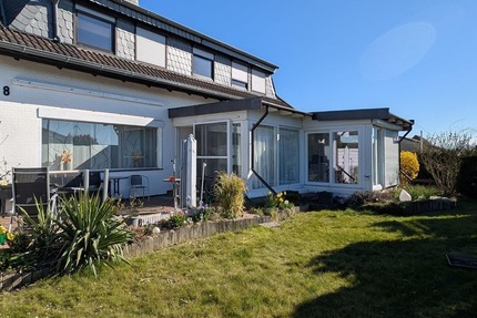 Geräumiges Zweifamilienhaus in ruhiger Ortsrandlage 7 zimmer