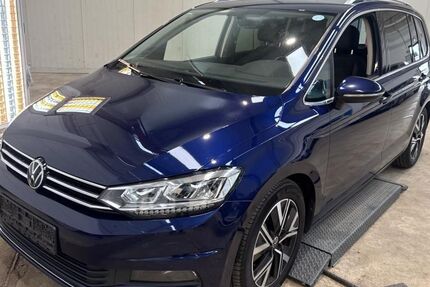 VW Touran 212.669 km 14.990 &euro; Braunschweig 38122