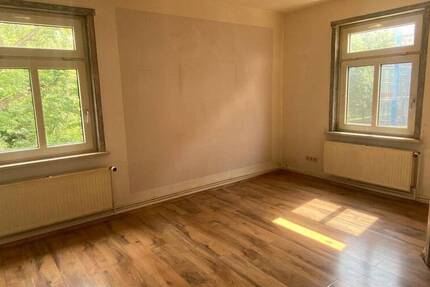 Wohnen über zwei Etagen mit eigenem Eingang sowie Gartenabteil (1.OG + DG) Renovierung und Bezug nach Absprache