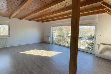 Tolle, große Dachgeschosswohnung, erster Monat mietfrei 5 zimmer