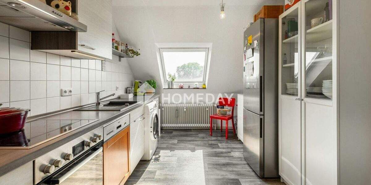 Charmante 3-Zimmer-Dachgeschosswohnung mit Keller, Garage und schönem Ausblick 3 zimmer