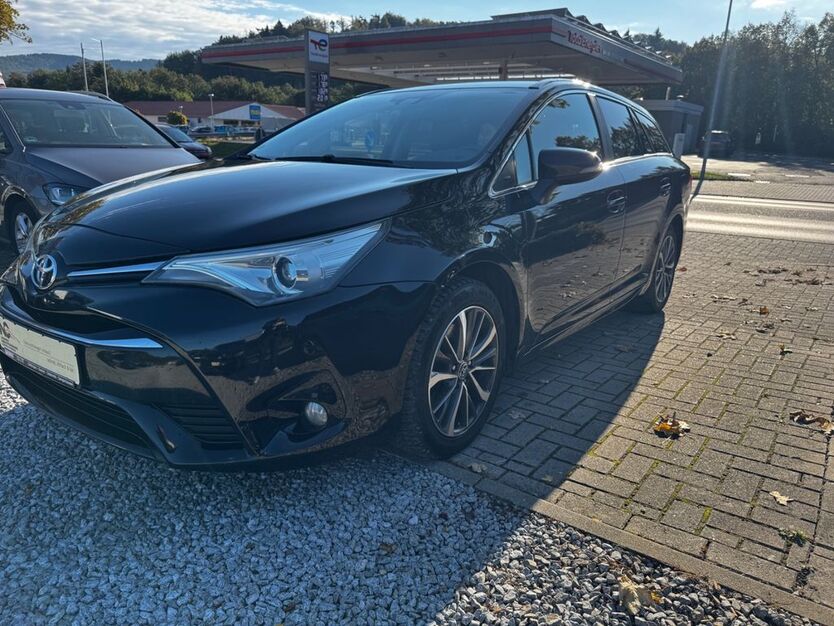 Toyota Avensis 274.300 km 5.950 € Seesen 38723