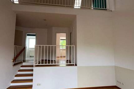 2,5-Zimmer-GalerieWohnung mit Balkon, Einbauküche und Tiefgaragenstellplatz
