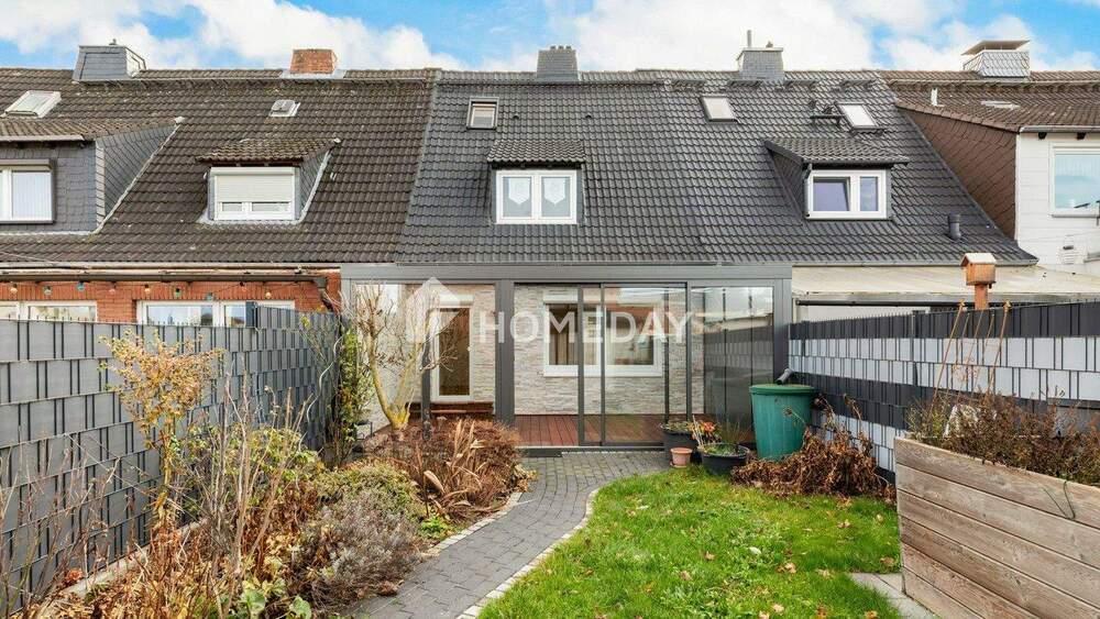 Gut gepflegtes Reihenmittelhaus mit modernem Bad, Wintergarten, Gartenlaube und ausgebautem DG 4 zimmer