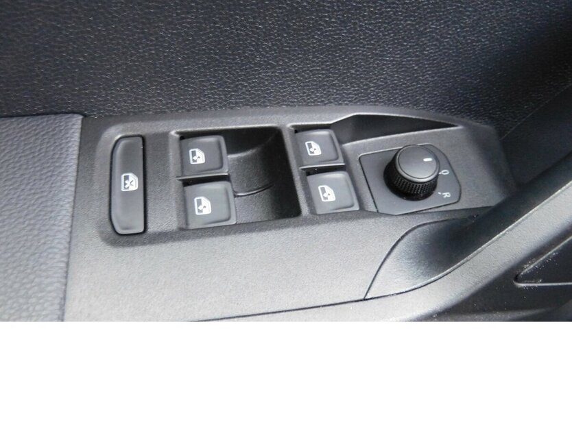 Seat Arona 1.0 Style TSI BMT Radio Klima Alu 28.400 km 15.990 € Vordorf 38533