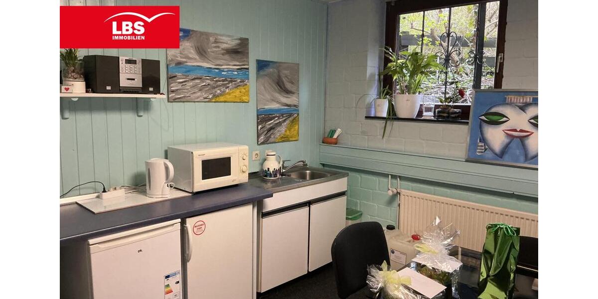 Zahnarztpraxis mit großzügiger Fläche zimmer