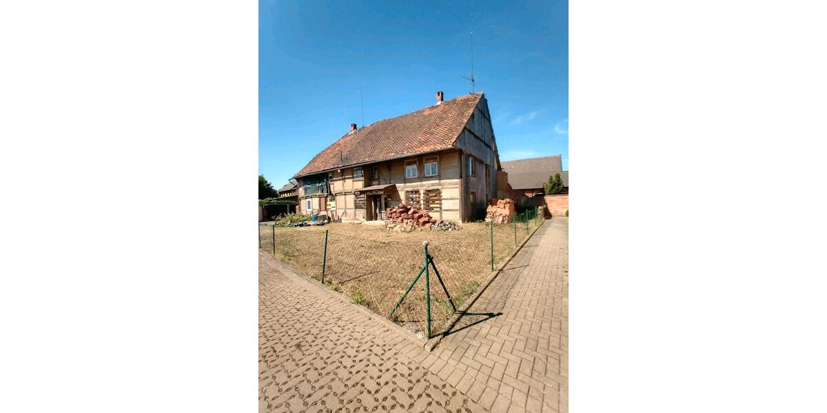 Fachwerkhaus (Denkmalgeschützt) Stark sanierungsbedürftiges. 10 zimmer