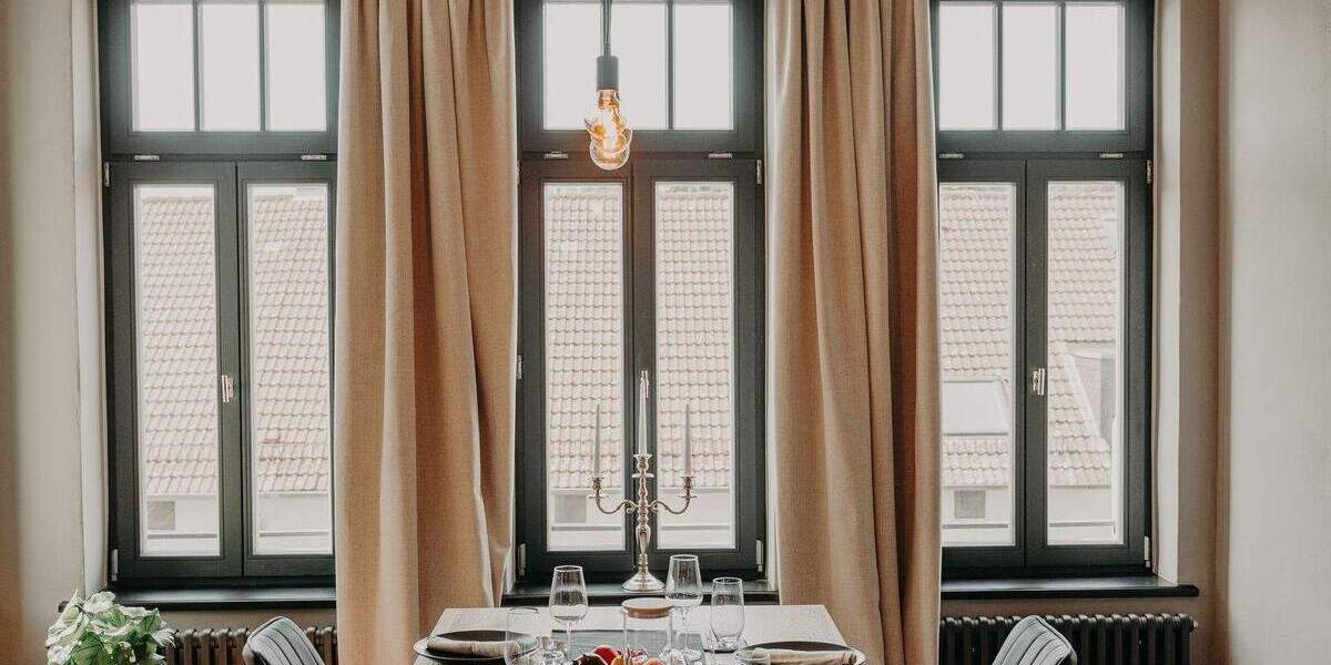 LUXURIÖS SANIERTE ALTBAUETAGE MIT BALKON IM INNEREN ÖSTLICHEN RING 5 zimmer