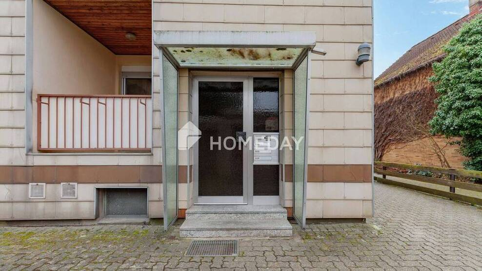 Attraktive 3-Zimmer-Erdgeschoßwohnung - solide vermietet mit Loggia, Garage und Gartennutzung