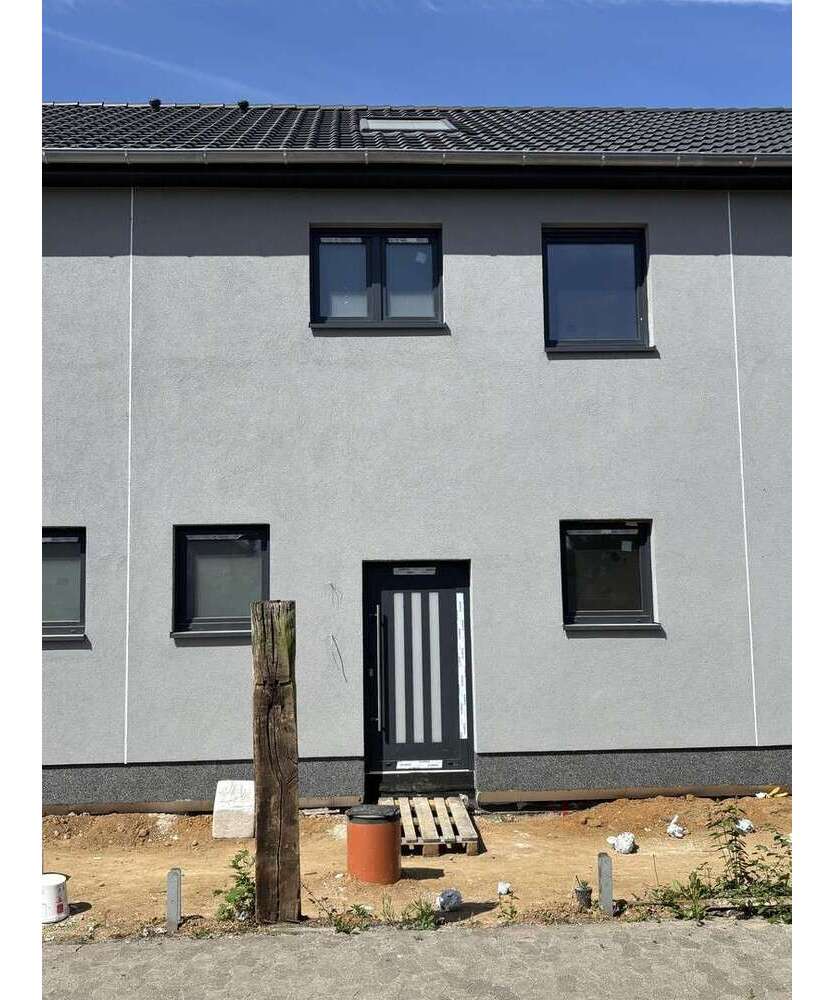 Haus zum Mieten in Peine 1.350 € 132 m²