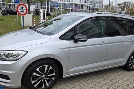 VW Touran 127.978 km 19.699 &euro; Braunschweig 38106