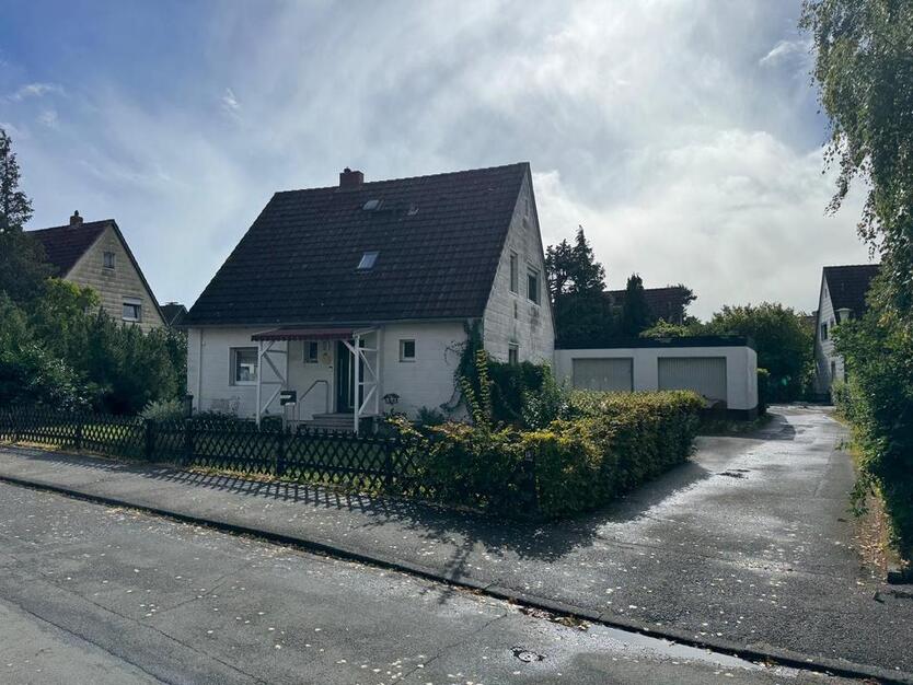 Einfamilienhaus am Stadtrand mit großem Garten