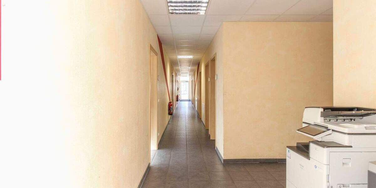 Moderne und sehr gepflegte Büro- und Produktionsimmobilie in beliebter Gewerbelage von Hildesheim zimmer