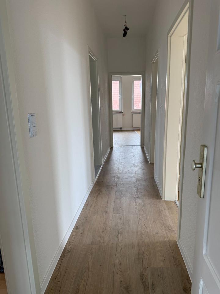 Helle, ruhige, sanierte AltbauWohnung 4-Zimmer Whg.