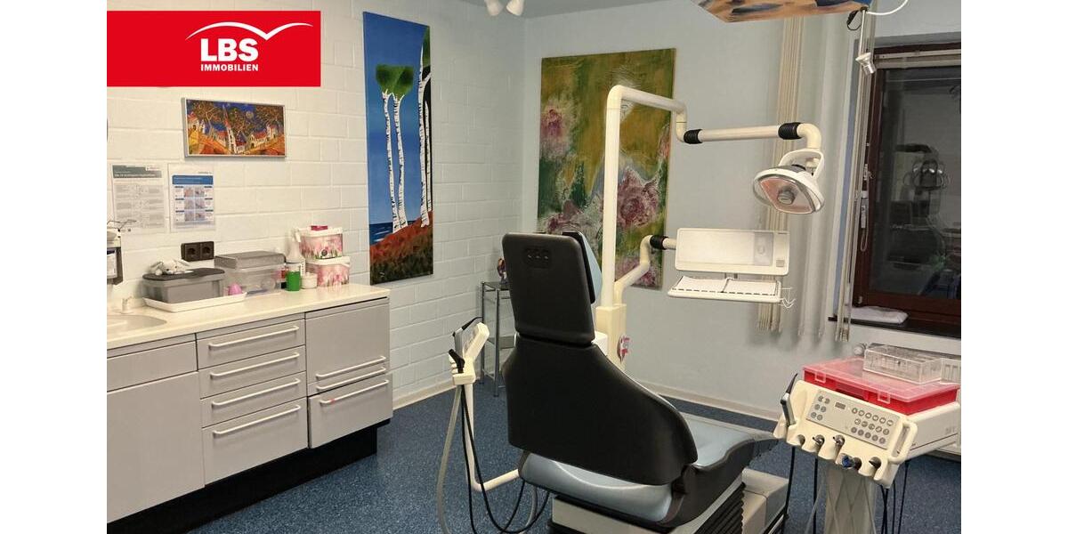 Zahnarztpraxis mit großzügiger Fläche zimmer