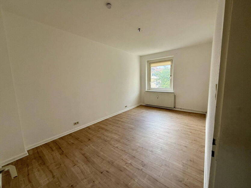 Altbau-Charme Nordstadt: 2-ZKB, Balkon inkl. Einbauküche