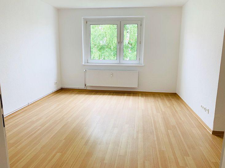 * 1 Zimmer, Bad modernisiert, mit Dusche * 1 zimmer