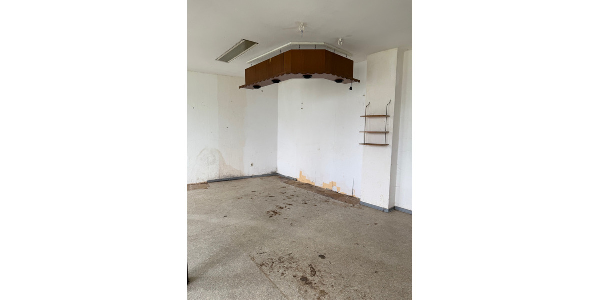 Viel Platz & großes Potenzial: Einfamilienhaus mit Halle und großem Grundstück in Söhlde 8 zimmer