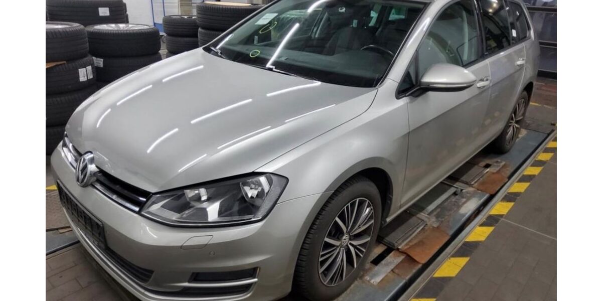 VW Golf 136.000 km 11.590 &euro; Goslar 38640