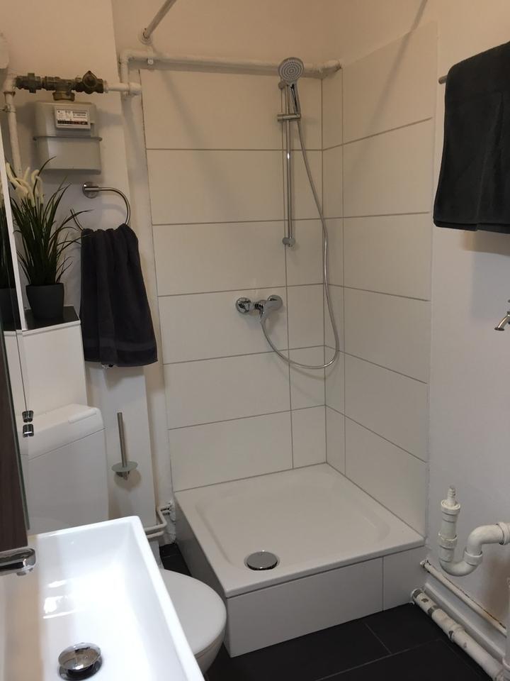 Neue EBK, neues Bad, neue Heizung, helle 1 Zimmer Wohnung
