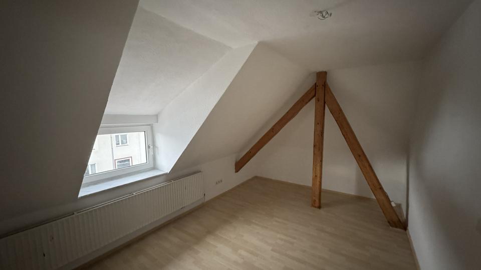 Dachgeschoßwohnung Bad Salzdetfurth - 4 Zimmer, 90 m&sup2;, 780&euro; | Angebot:24793435