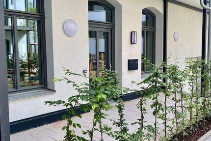 Loftige, möblierte 1-Zimmer-Wohnung mit großer Terrasse zum Erstbezug!
