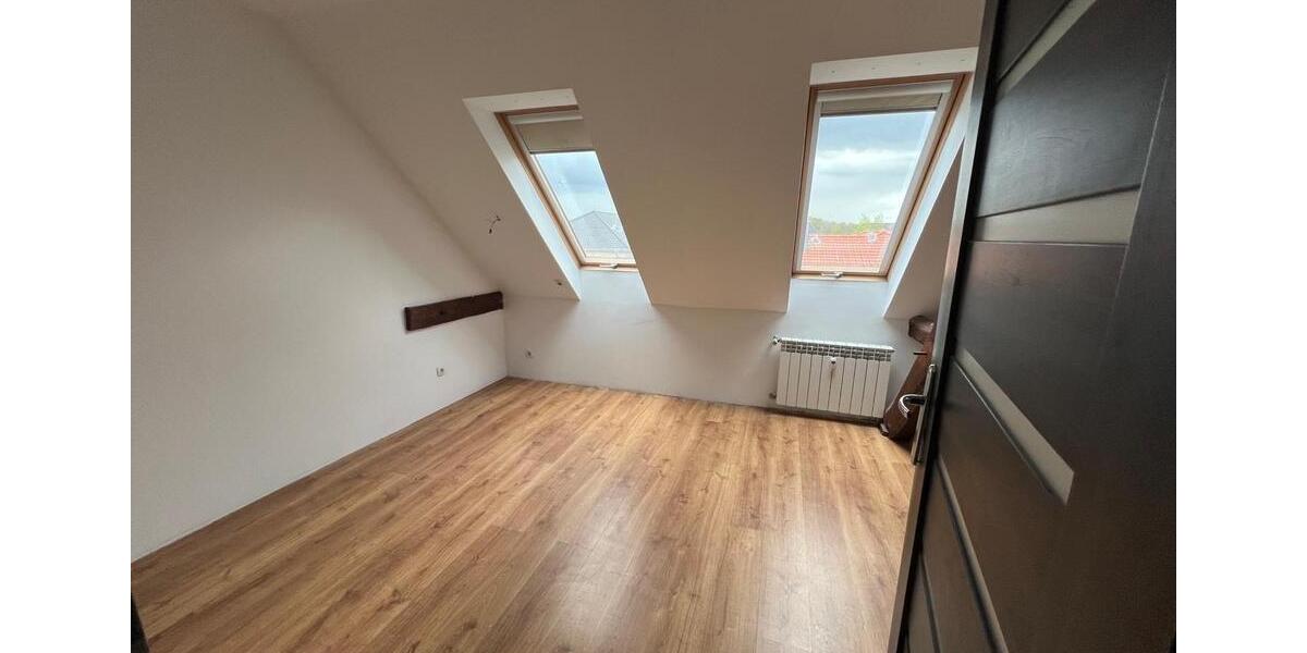 Dachgeschoßwohnung Vechelde - 4 Zimmer, 110 m&sup2;, 950&euro; | Angebot:26235196