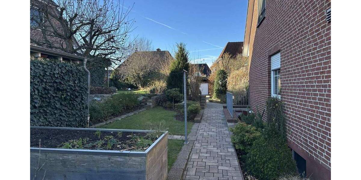 Mehr Raum als gedacht - Doppelhaushälfte mit 2 Carports, ausgebautem Spitzboden & Südwestterrasse 5 zimmer