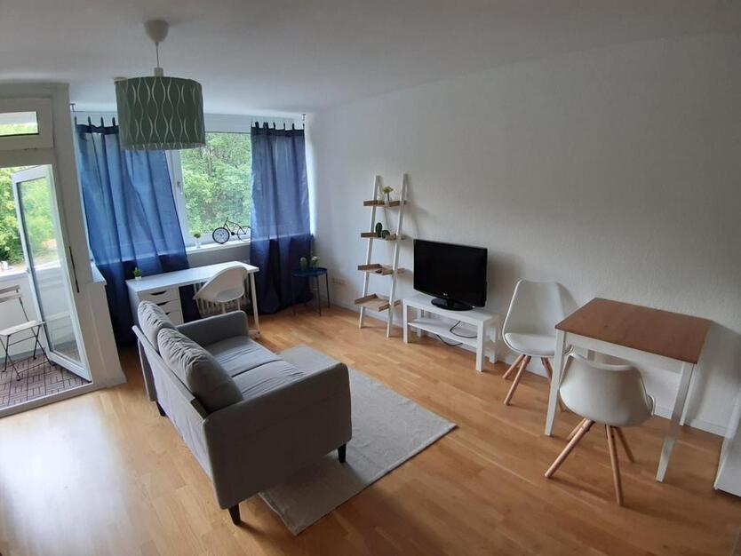 Voll Möblierte 2 Zimmer Wohnung mit WLAN + Kabelfernsehen zimmer