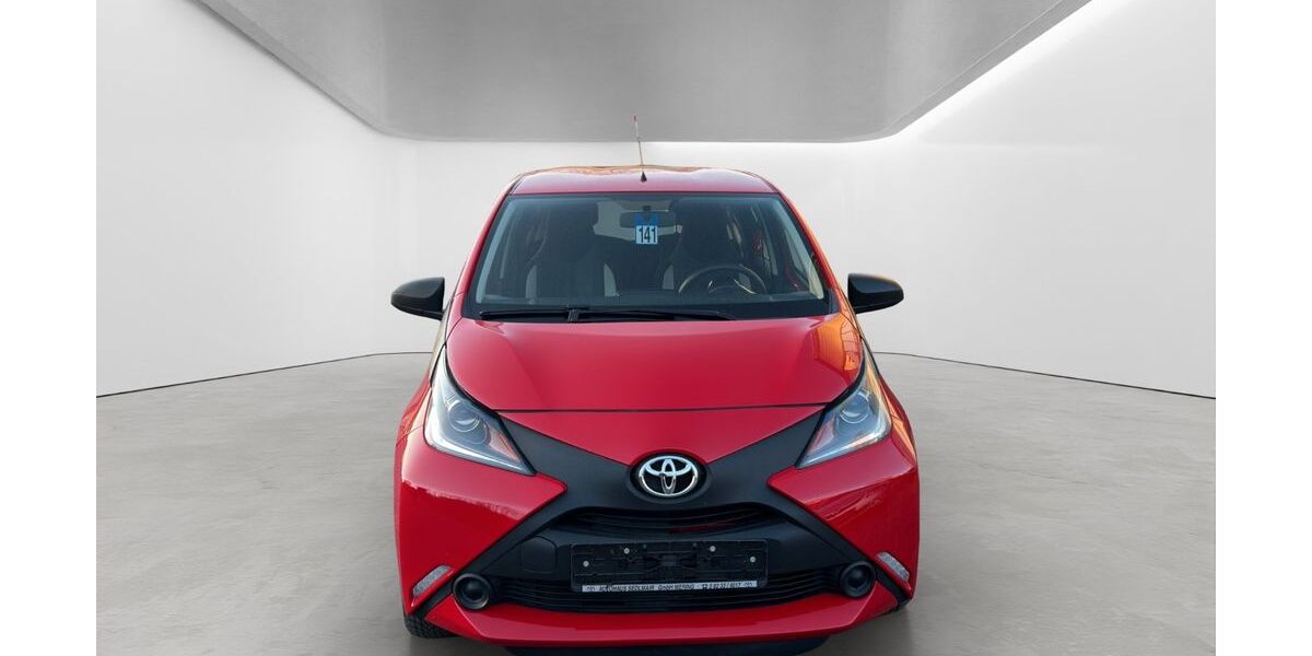 Toyota Aygo (X) 13.000 km 7.999 &euro; Goslar/Oker 38644