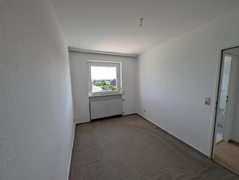 Lichtdurchflutete Wohnung in ruhiger Lage mit Blick über Lehre
