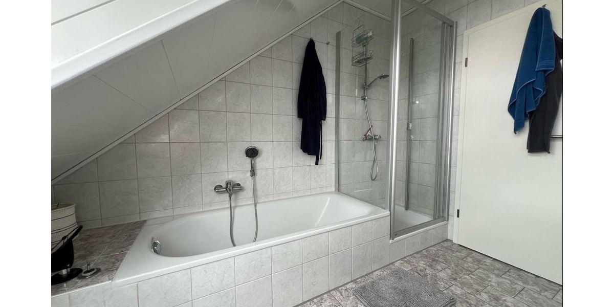 In ruhiger Lage - Dachgeschoßwohnung Wendeburg Wendeburg | Angebot:27230003