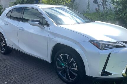 Lexus UX 61.425 km 25.980 € Braunschweig 38114