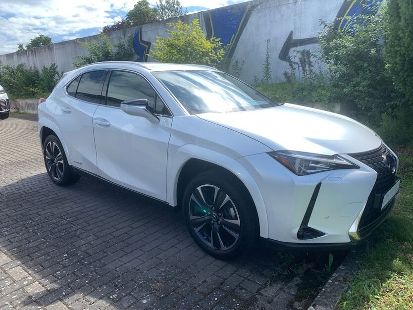 Lexus UX 61.425 km 25.980 € Braunschweig 38114