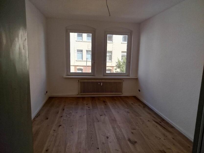 4 Zi. + Kü + Bad, ca. 100 m², 1. OG, renoviert, optional Garage