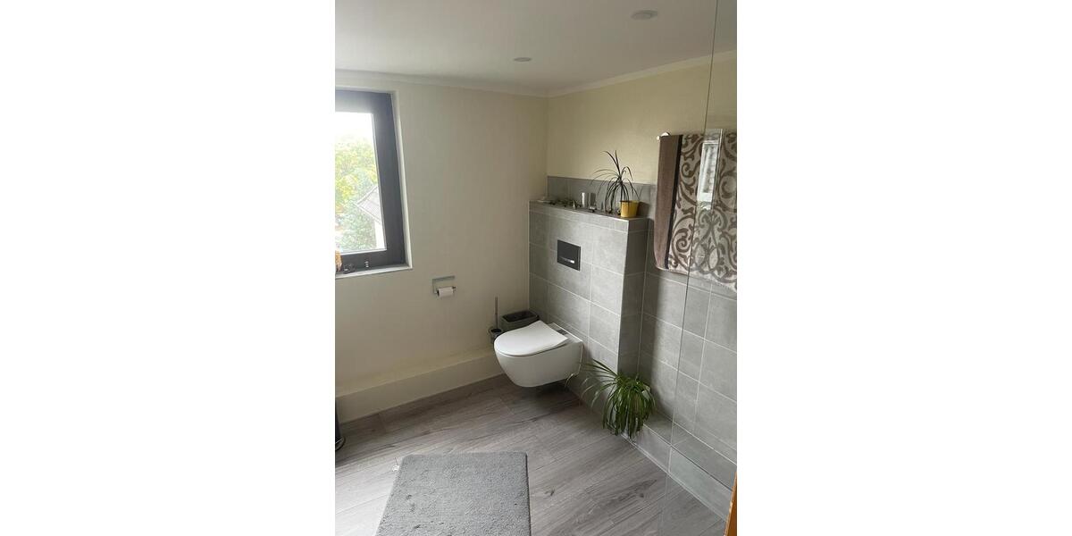 Geräumige Drei Zimmerwohnung im DG 3 zimmer